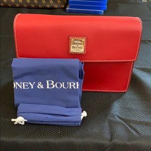 East/west flap crossbody